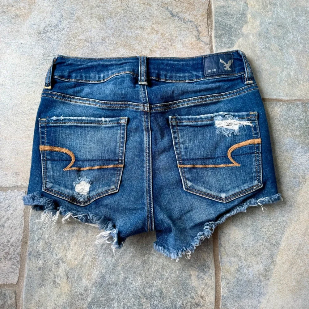 Y2K American Eagle Stretch Distressed Shorts Sz 2 Peekaboo Crochet Pocket Detail